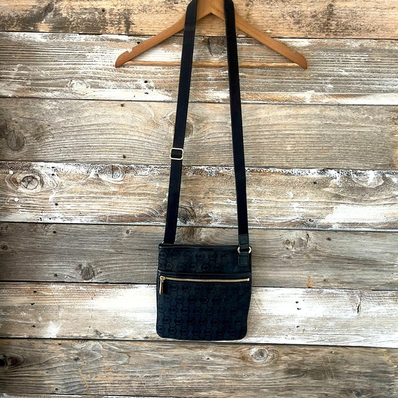 Michael Kors cross body purse - Picture 2 of 10